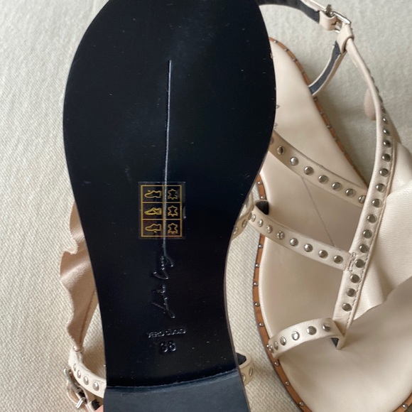 Anthropologie BNWT Lola Cruz off white ruffle studs Statement flat sandal LOVE♥️ - Picture 8 of 10
